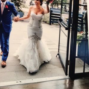 Anjolique Wedding Dress- size 8 (reg. Size 4)